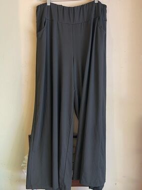 BloomChic Black Super Wide Leg Palazzo Pants Size 22 Plus Stretch with Pockets